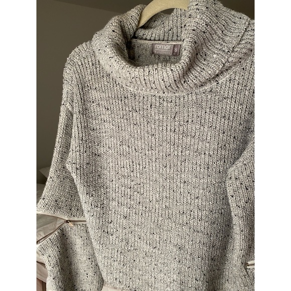 Cropped Sweater w/ Zipper Detail (LF Boutique) - Picture 5 of 5